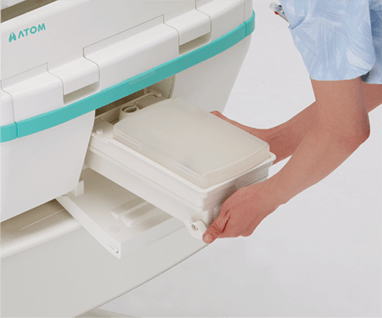 The humidity chamber can be detached and easily cleaned.